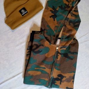 Like New Timberland boys camo zip up hoodie with patch cuff beanie L